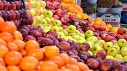 آغاز توزیع گسترده میوه شب عید در کرمان با هدف تنظیم بازار و حمایت از مصرف‌کنندگان