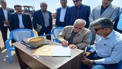 با حضور معاون اقتصادی استاندار و رئیس سازمان جهاد کشاورزی استان کرمان تفاهم نامه کشت قراردادی کلزا امضا شد.